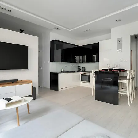 Piekny Z Ogrodkiem I Tarasem & Parking By Renters Apartment