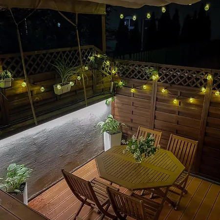 Piekny Z Ogrodkiem I Tarasem & Parking By Renters Apartment Posen