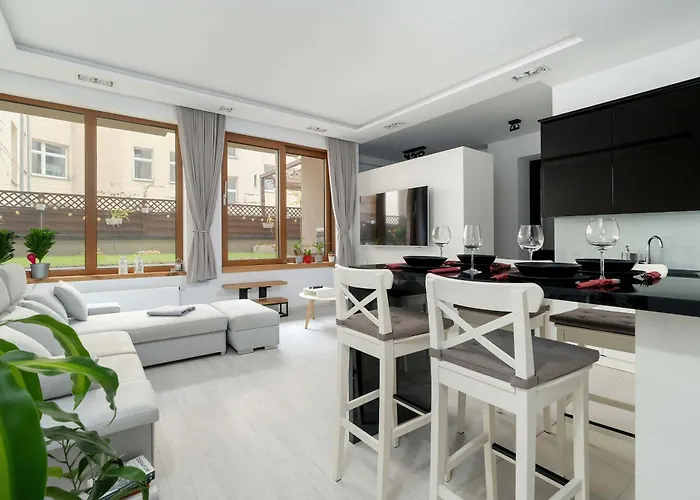 Daire Piekny Z Ogrodkiem I Tarasem & Parking By Renters