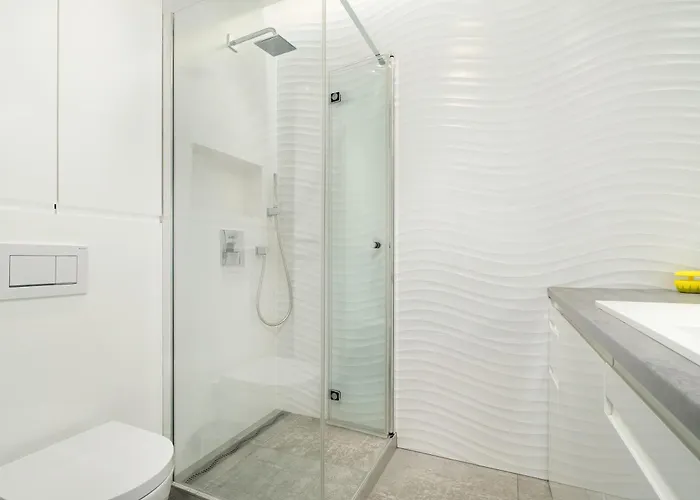 Piekny Z Ogrodkiem I Tarasem & Parking By Renters Daire