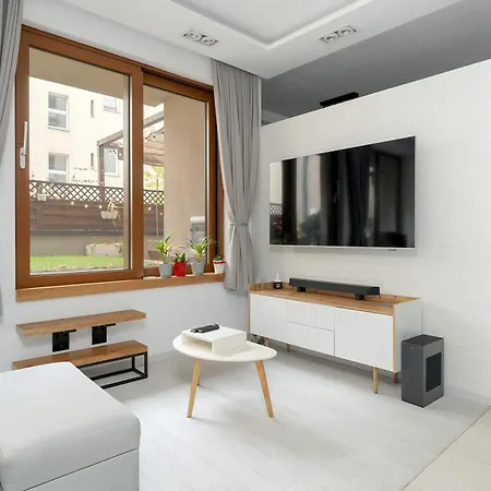 Piekny Z Ogrodkiem I Tarasem & Parking By Renters Apartment