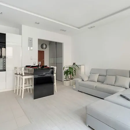 Piekny Z Ogrodkiem I Tarasem&parking By Renters *