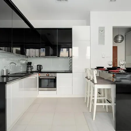 Apartment Piekny Z Ogrodkiem I Tarasem & Parking By Renters Poznan