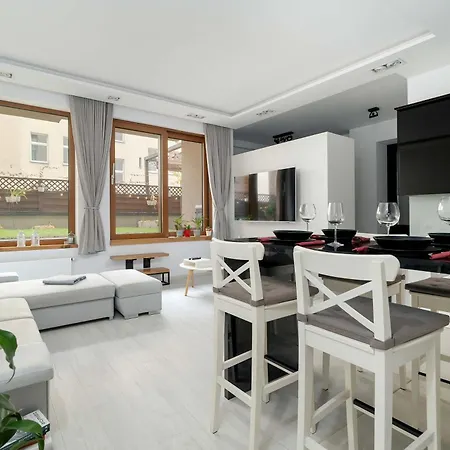 Apartment Piekny Z Ogrodkiem I Tarasem & Parking By Renters
