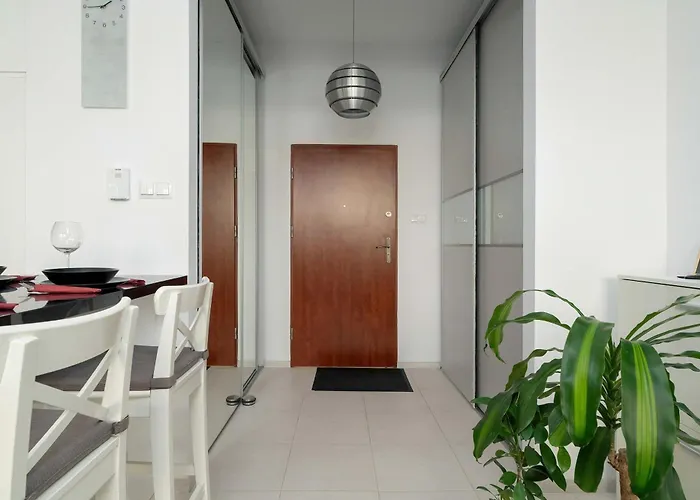 Apartment Piekny Z Ogrodkiem I Tarasem & Parking By Renters Poznan